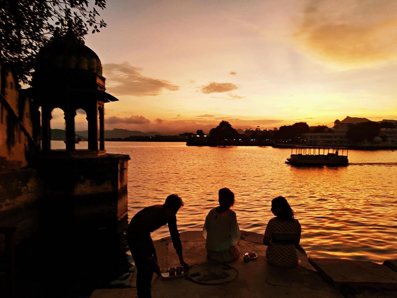 Gypsy Child Lake Hostel Udaipur Extérieur photo