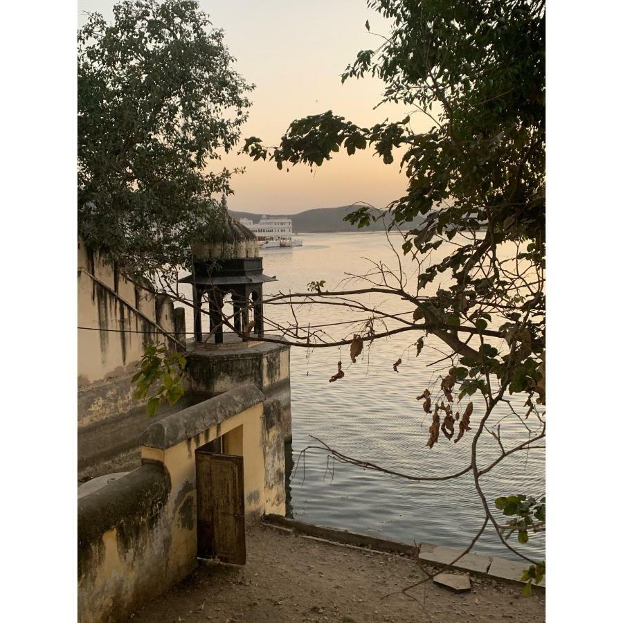 Gypsy Child Lake Hostel Udaipur Extérieur photo